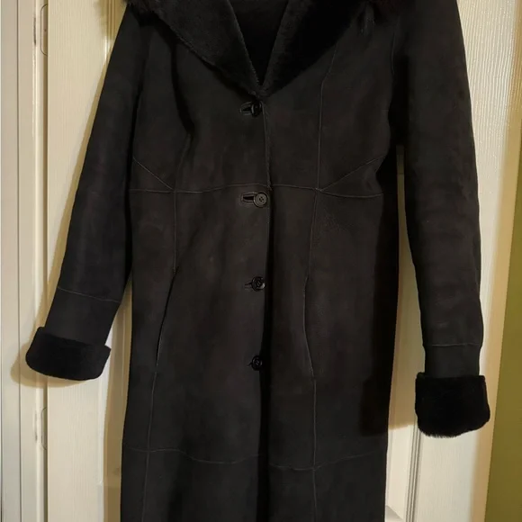 Marc New York Women's Black Genuine Shearling coat. - Picture 2 of 6